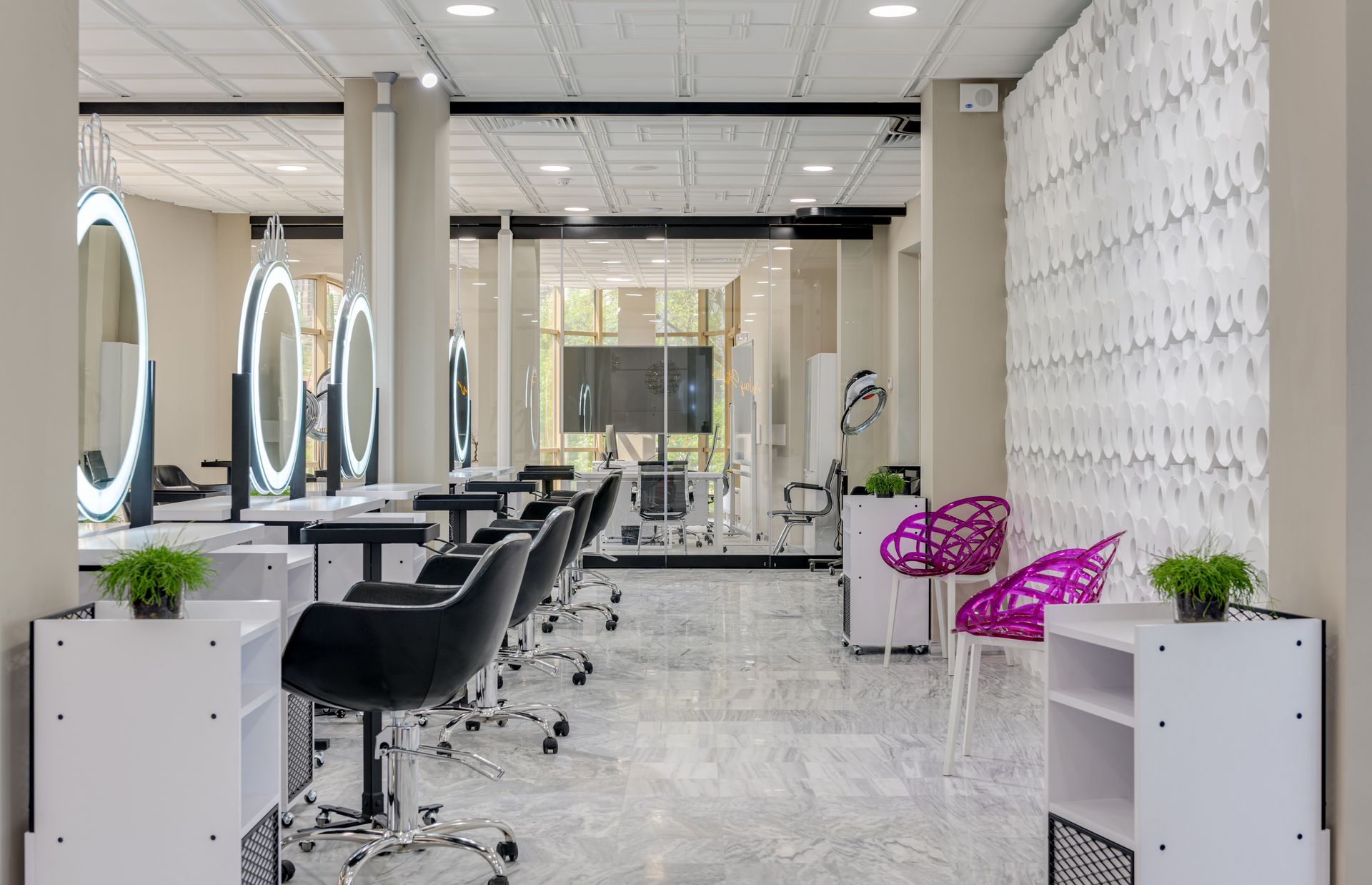 Intérieur lumineux d’un salon de coiffure, photographie d’ambiance